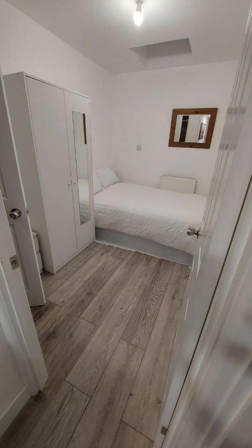 Double En-Suite Room Available In 3 Bed Apt London Exterior foto