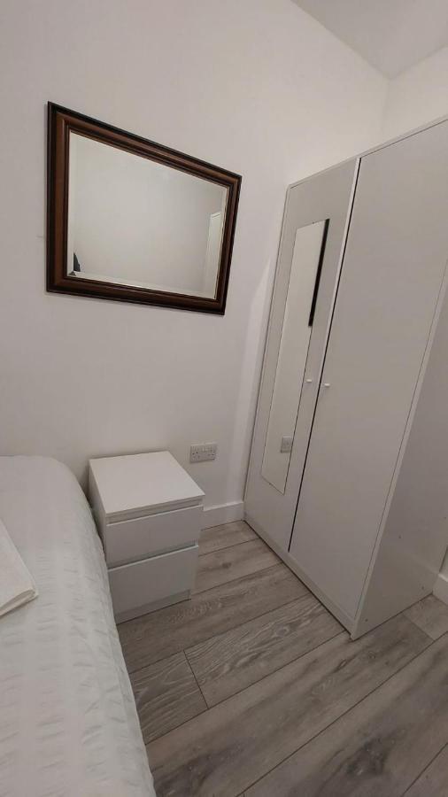 Double En-Suite Room Available In 3 Bed Apt London Exterior foto
